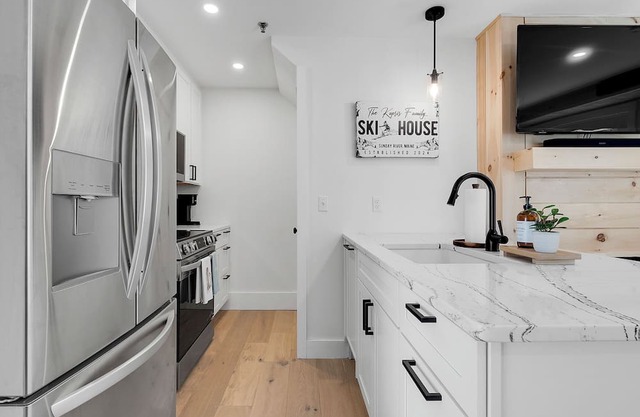 Cozy condo in charming Bethel