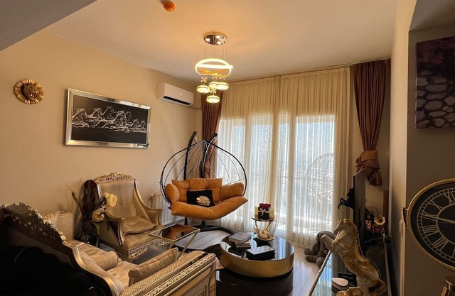 Cozy 1-bedroom apartment in marvelous Istanbul with wifi and full gym.