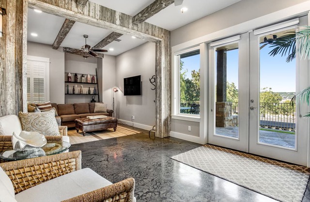 Huge luxury villa with lake views, outdoor kitchen, alfresco patio, bunk room