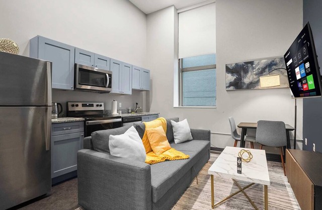 CozySuites Modern 1BR in Downtown Pitts #3
