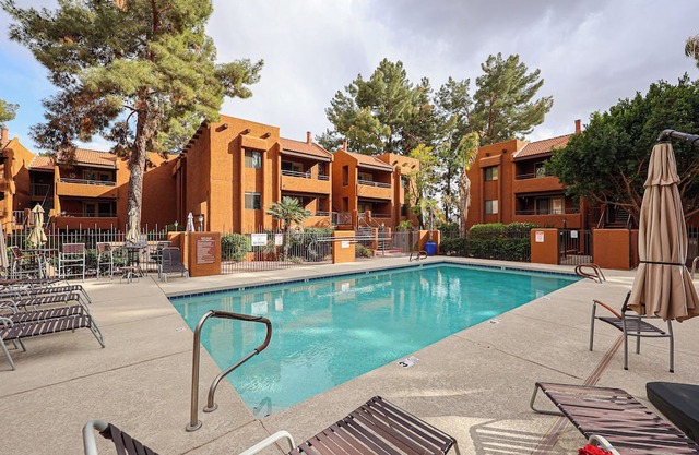 Poolside Garden Level Condo - 2 Bedroom