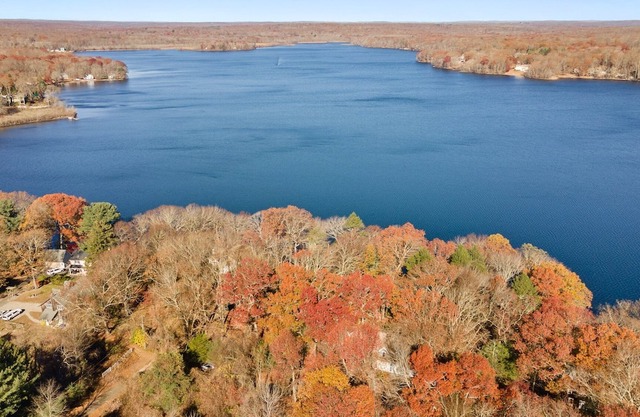 Breathtaking lake views 15 mins from Mohegan Sun