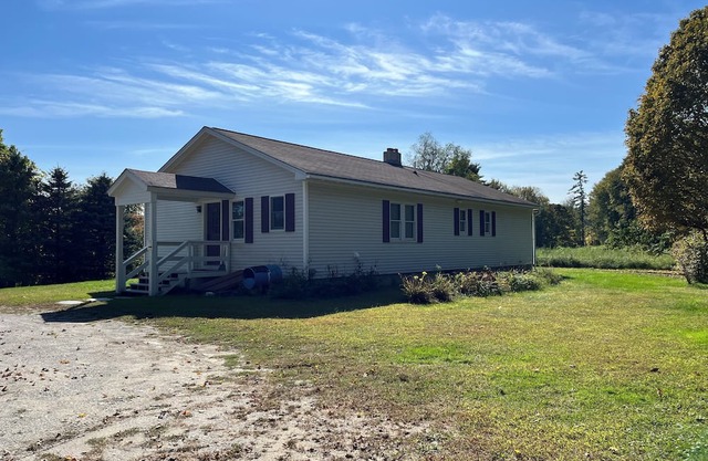 Quiet Country 2 Bedroom Home Near Bellows Falls & Walpole — Easy I-91 Access
