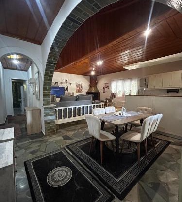 Βελανιδιά, Velanidià house