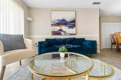 Chic 3BR/2BA Escape: Pool, Gym, Laundry in Unit