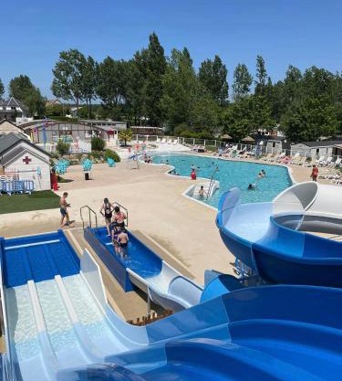 Grand mobil home exposé sud, 2 salles de bain