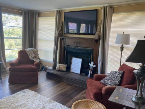 Exit 407 - The Cates House