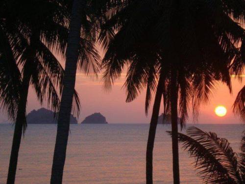 House by the beach with amazing sunset views