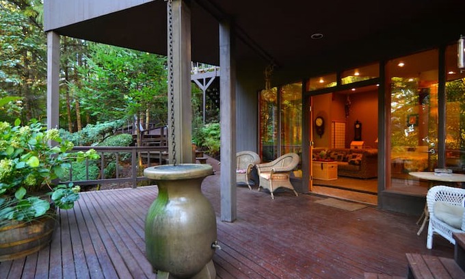Southeast Eugene Apartment | Treehouse Library Guest Suite