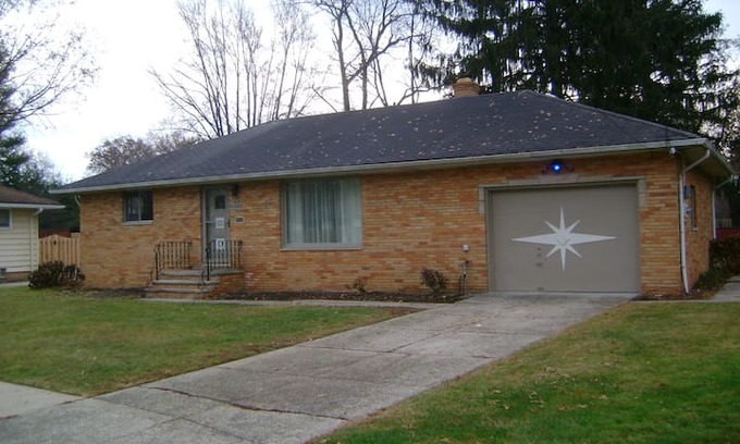 Cuyahoga County House | Rocky River Quiet Ranch Entire Home