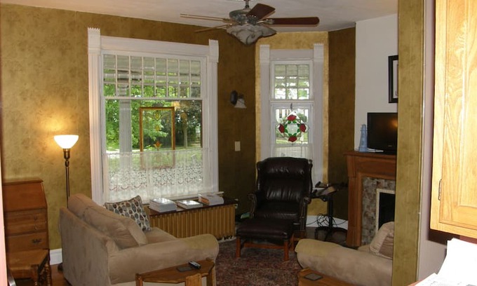 Port Clinton House | Battenberg Inn: Victorian house rental