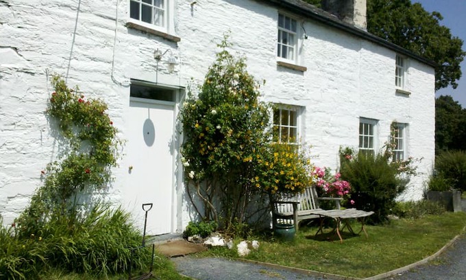 Cwrt House | Glan-y-morfa, stunning Welsh farmhouse.