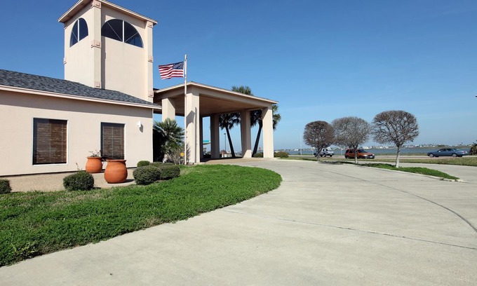 Rockport Hotel | Days Inn by Wyndham Rockport Texas