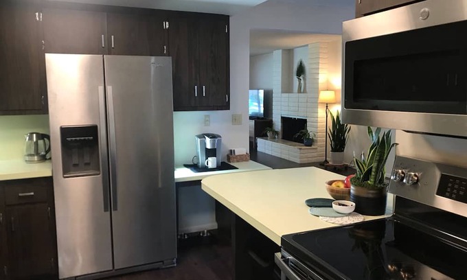 Chico House | Spacious Retreat with 2 King Suites 1500 sqft