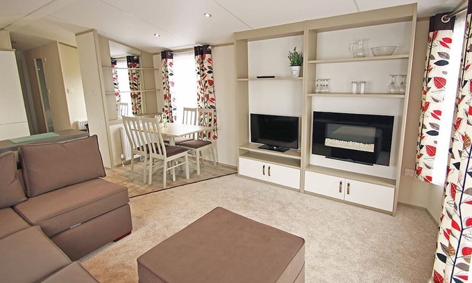 Ringwood House | 2 bedroom accommodation in St. Leonards, Ringwood