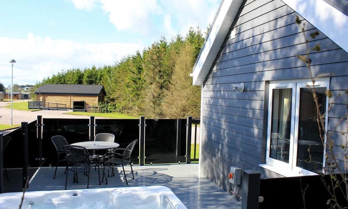 Annan Cabin | 2 bedroom accommodation in Annan