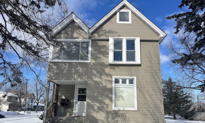 Midway House | SPACIOUS ONE BEDROOM IN HAMLINE-MIDWAY AREA