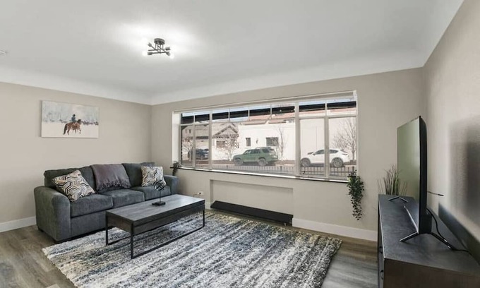 Cherry Creek Apartment | Contemporary Cherry Creek Apt w/1 Queen