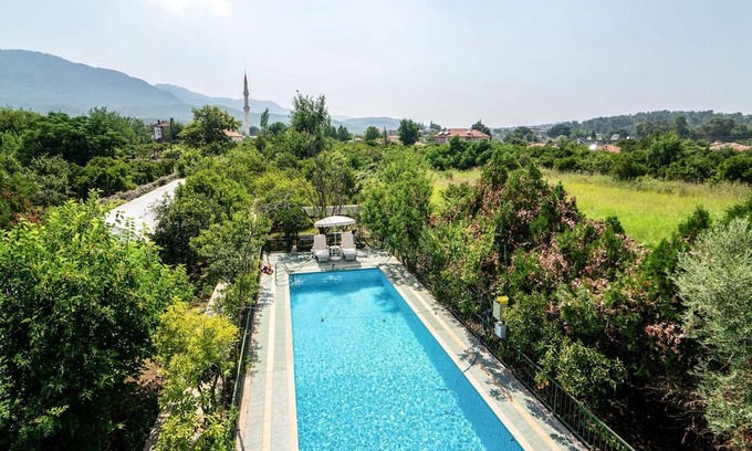 Koycegiz House | Vacation Flat w Pool Garden Patio BBQ in Mugla