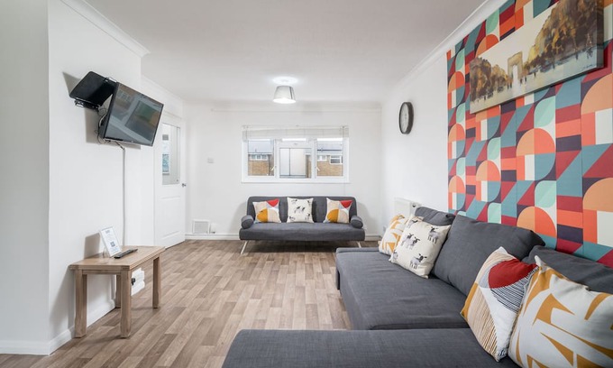 Hatfield House | Cozy Home near Hatfield Galeria