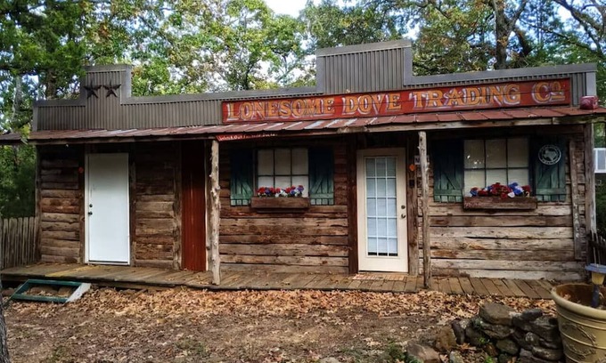 Canton Cabin | Lonesome Dove Near First Monday Trade Days