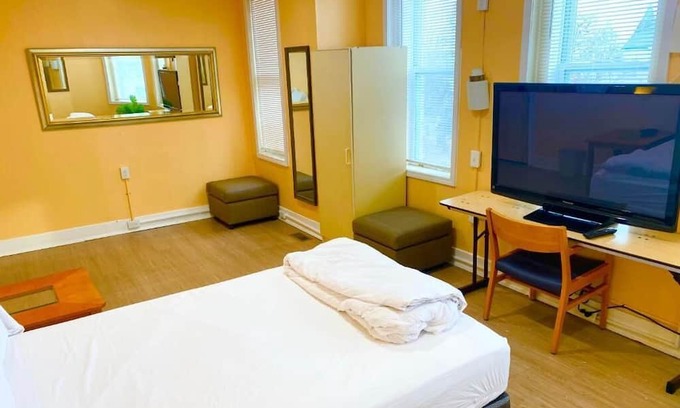 Downtown Baltimore Hotel | BedExpress hotel hostel