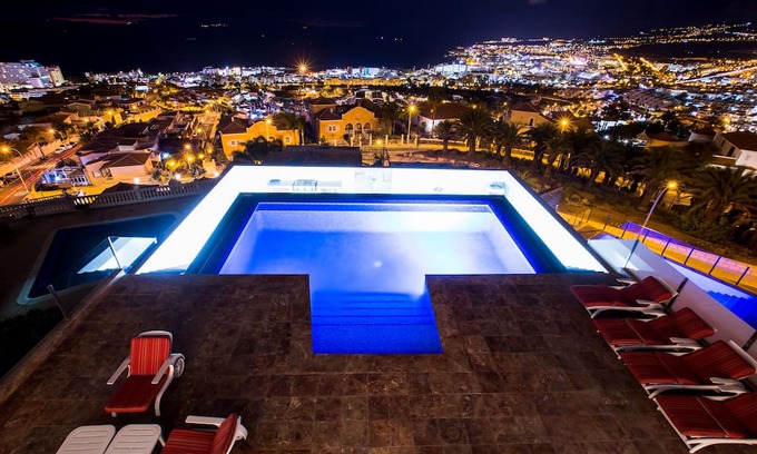 San Eugenio Villa | Stunning Modern Villa, heated Infinity Pool, Lift, GYM, Sauna, Jacuzzi & air con