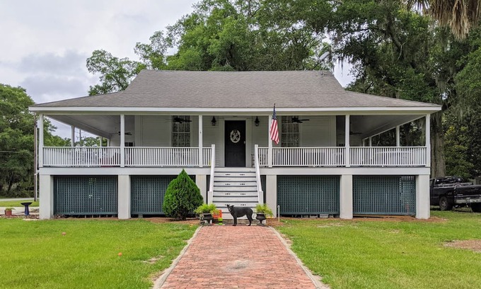 St. Marys House | Historic "Cannon Ball" House Close to Cumberland ferry and historic down town.