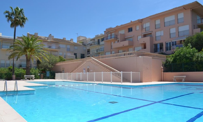 Saint-Tropez Apartment | Saint-Tropez apartment with sea view 5 minutes from the port