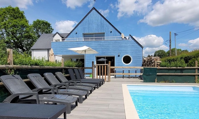 Marcey-les-Greves Cottage | Gite Marcey-les-Grèves, 5 bedrooms, 15 persons