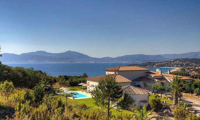 Pietrosella Villa | Casa di Andria. Large luxury house in a preserved setting