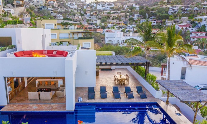 Pedregal House | Contemporary, clean, spacious ocean view villa, huge pool, 2 blocks from Marina