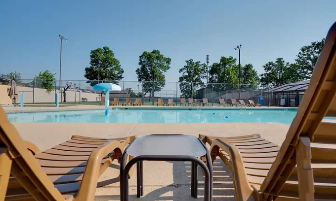 Table Rock Condo | Fairway Retreat Stay for 6