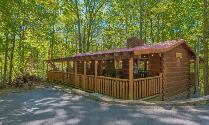 Gatlinburg - Pigeon Forge Cabin | Cozy Bear 1 Bedroom Cabin