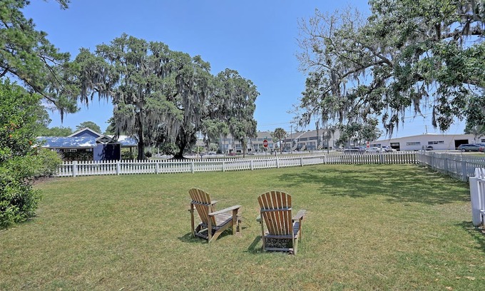 Thunderbolt House | 3403 Bannon