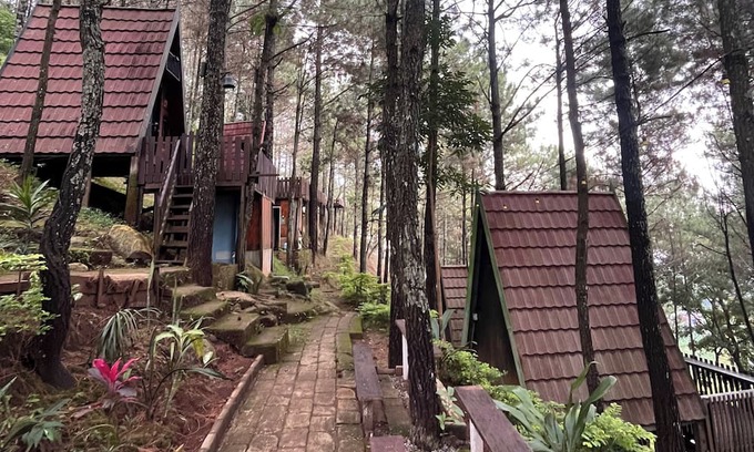 Pacet House | Alas Pacet by TwoSpaces Mojokerto