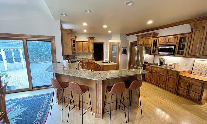 Russell House | Spacious 5-bedroom house with Chefs Kitchen and game room in Pleasant Prairie