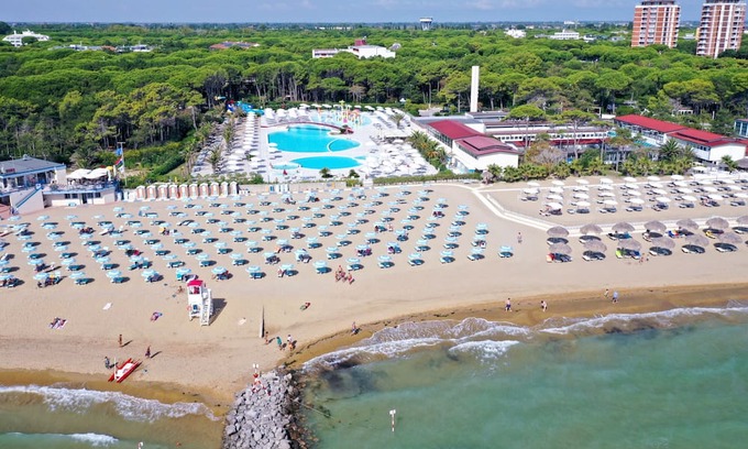 Lignano Riviera Apartment | Unwind in a serene and spacious vacation home
