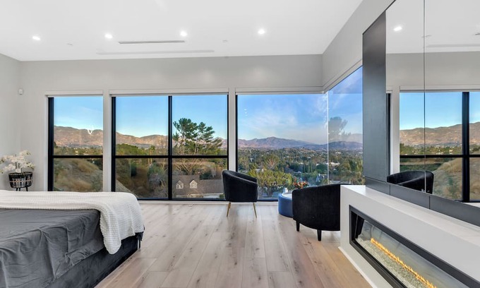 Granada Hills North House | Luxury 5,000 sqft Home W/View &Infinity Pool & Spa!