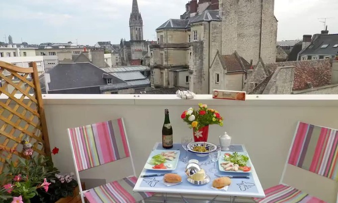 Centre Ancien Apartment | Large guest studio in the historic heart of Caen