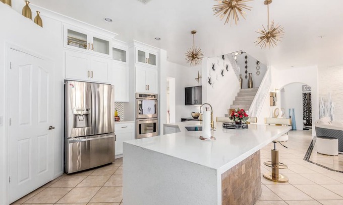 Gilbert House | Golden Glam Palace: Luxury Home with Pool in Gilbert