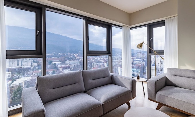 Centar Apartment | Top Floor Presidential Suite - 3 bedroom apartment in Skopje w/free parkingnn