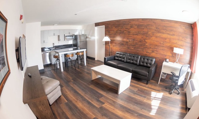 Minden House | Come stay in this 1st floor 2 bedroom suite!