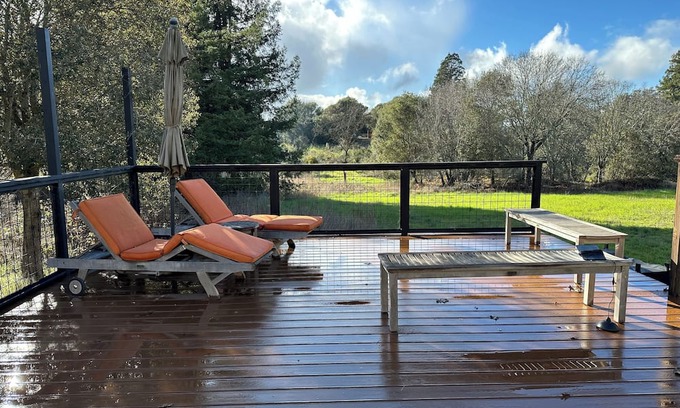 Sebastopol Cottage | Charming cottage in delightful Sebastopol with AC, WiFi