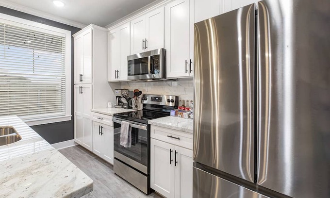 Harvey Hillsides House | Modern Townhome Near Texas A&M