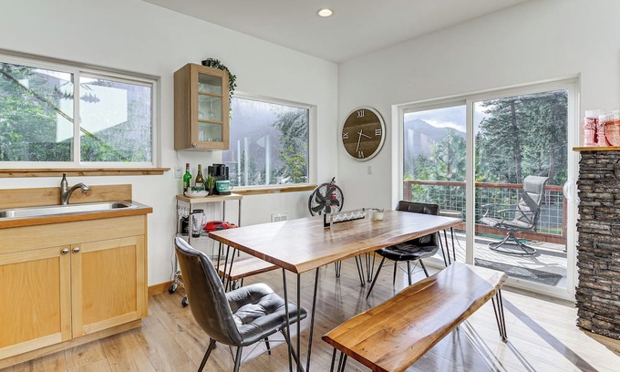 Leavenworth House | Lake Wenatchee Getaway w/Water & Mountain Views!