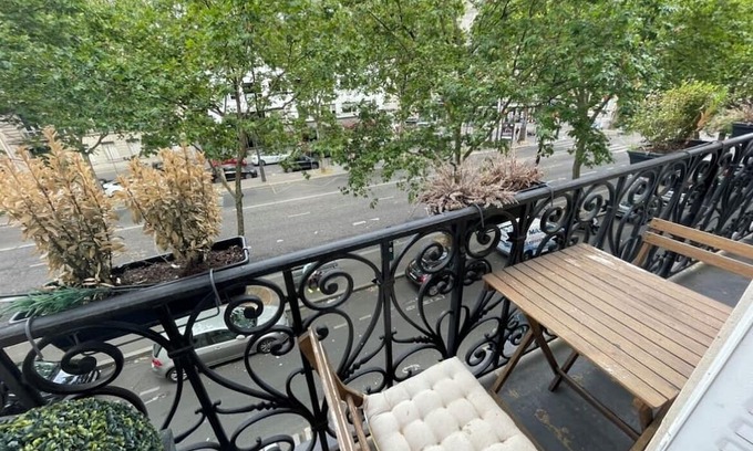 Champs-Elysees Apartment | Champs-Élysées Elegance
