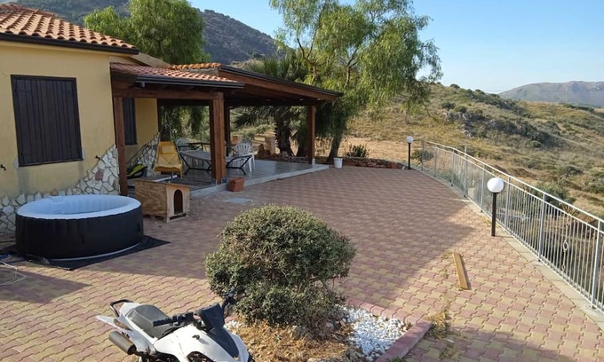 Borgetto Apartment | Apartment 'Casa Lucia Borgetto' with Sea View, Wi-Fi and Air Conditioning