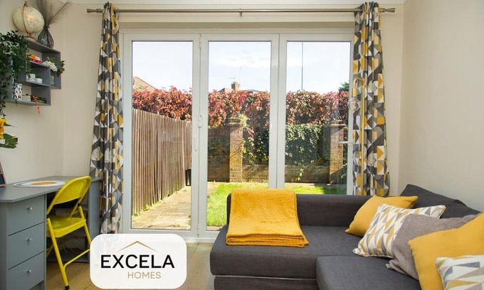 Leavesden Apartment | Potter's Cove in Watford - Walk to the Studios