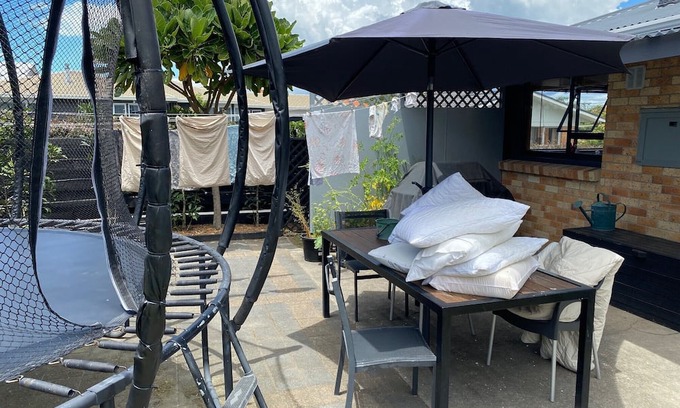 Omanu House | Valley Road Beach house - central Mt location & only 200 mtrs from beach